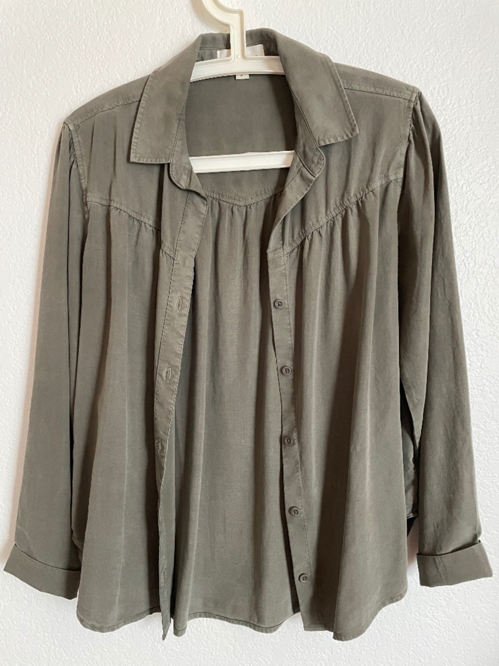 Cloth and Stone shirt size S